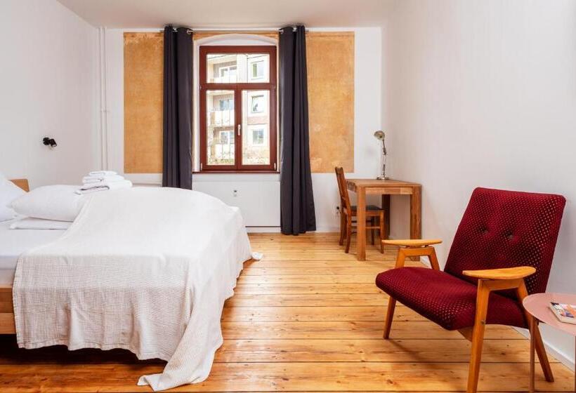 بنسيون Künstlerzimmer Im Kulturhaus Häselburg