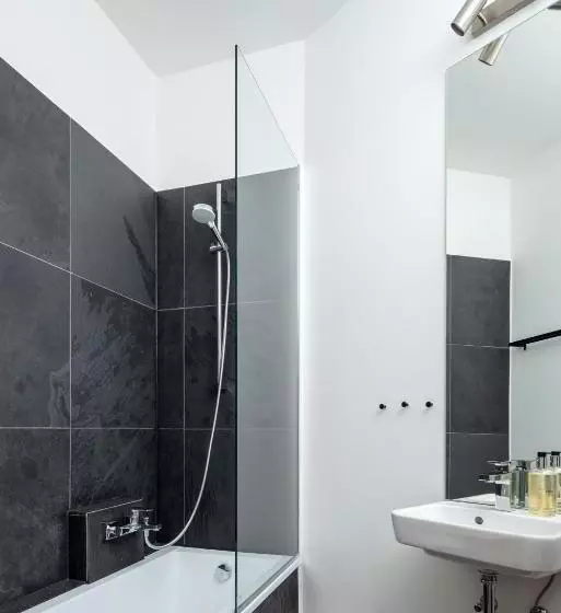 Majatalo Künstlerzimmer Im Kulturhaus Häselburg