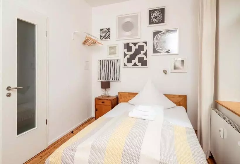 Majatalo Künstlerzimmer Im Kulturhaus Häselburg