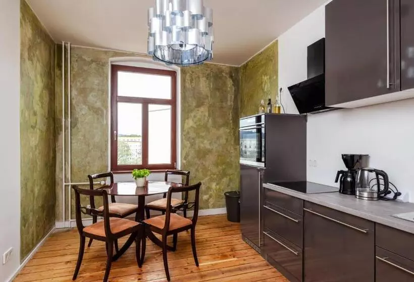 Majatalo Künstlerzimmer Im Kulturhaus Häselburg