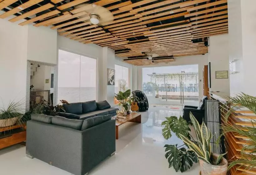 リゾートホテル The Marc Vannelli Oslob