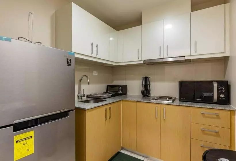 Spacious Cozy Condo With Gym And Shared Pool