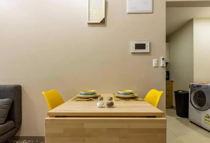 Spacious Cozy Condo With Gym And Shared Pool