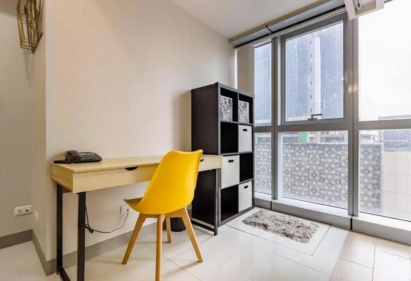 Spacious Cozy Condo With Gym And Shared Pool