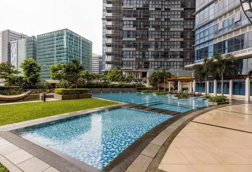 Spacious Cozy Condo With Gym And Shared Pool
