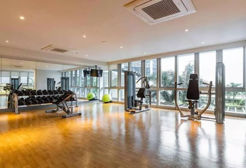 Spacious Cozy Condo With Gym And Shared Pool