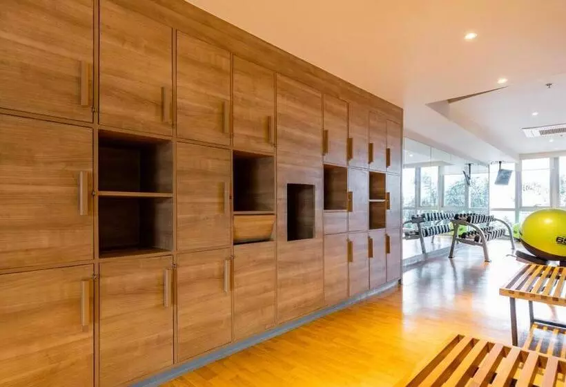 Spacious Cozy Condo With Gym And Shared Pool