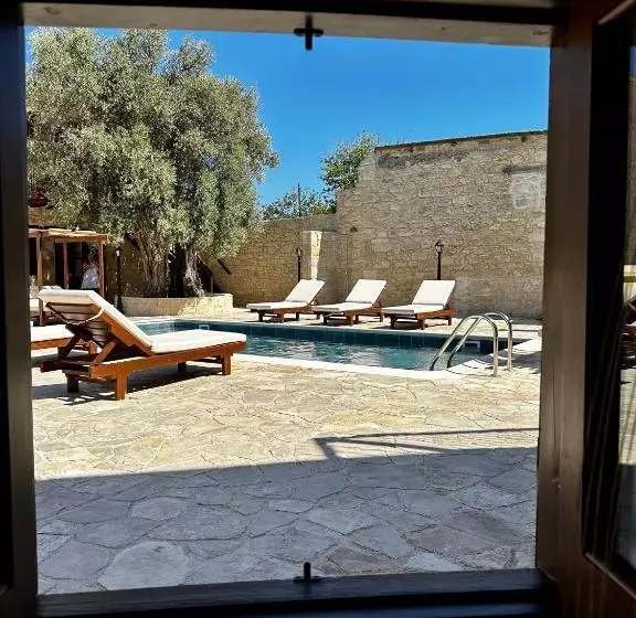 Stone Court Boutique Studios