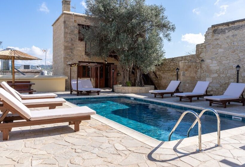 Stone Court Boutique Studios