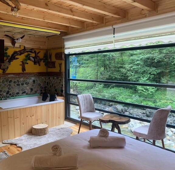 مبيت وإفطار üç Pınar Cafe & Suit Bungalow