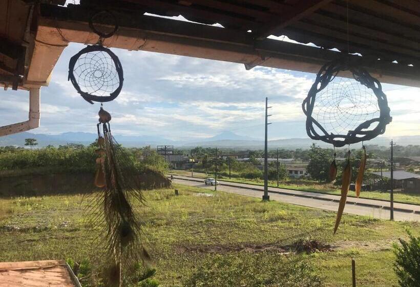 住宿加早餐  The Roadhouse