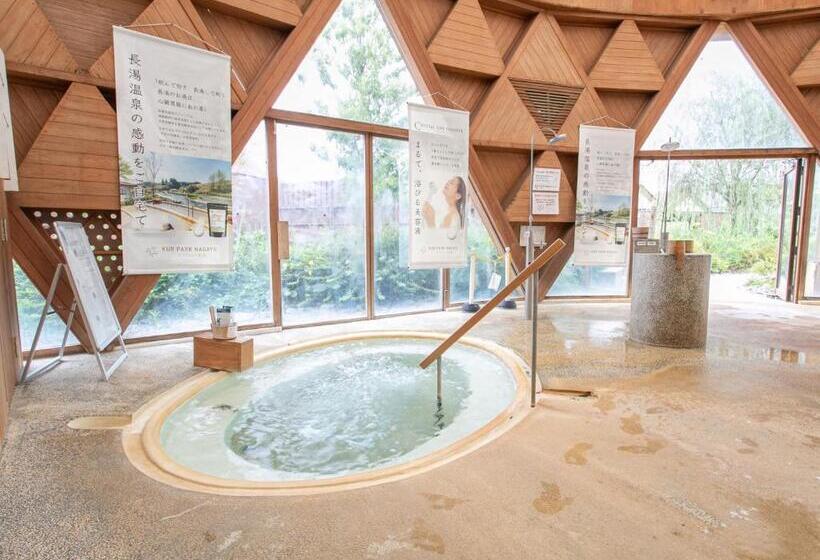 בית מלון כפרי Kur Park Nagayu