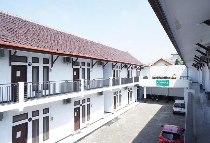 בית מלון כפרי Oyo Life 92886 Rumah Nyaman Radhika 2 Syariah