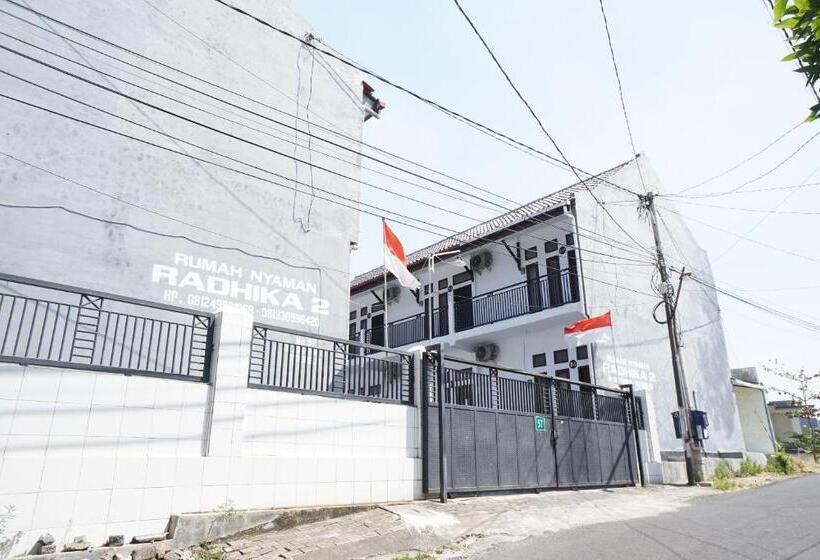 בית מלון כפרי Oyo Life 92886 Rumah Nyaman Radhika 2 Syariah