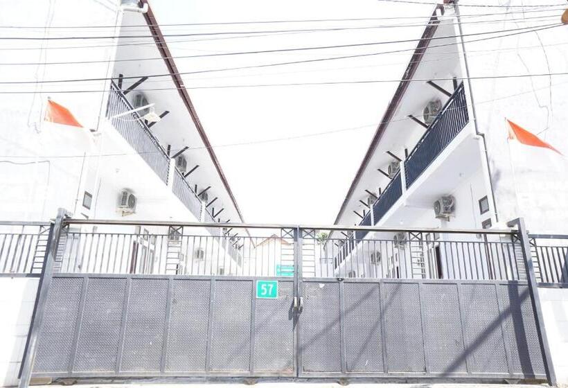 בית מלון כפרי Oyo Life 92886 Rumah Nyaman Radhika 2 Syariah