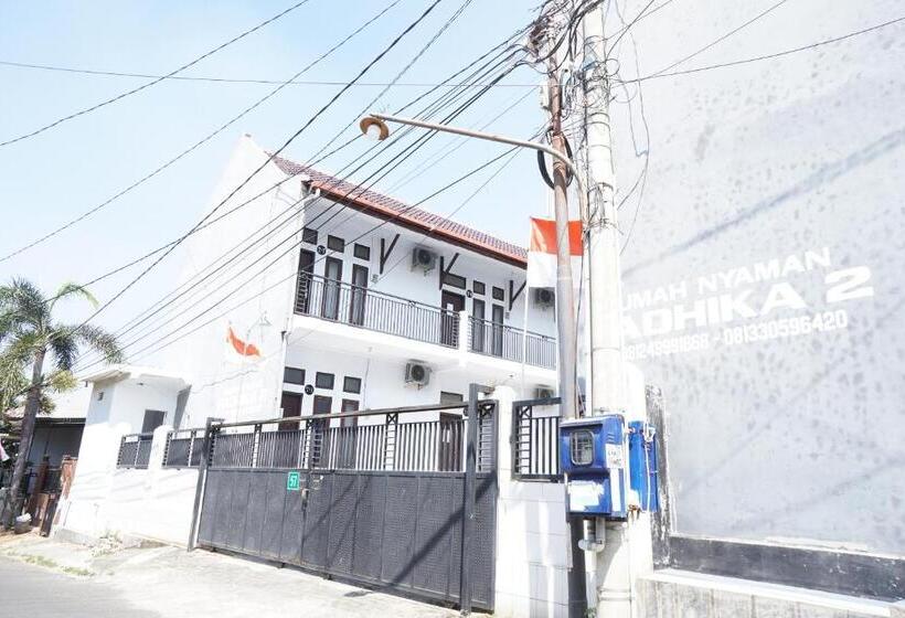 בית מלון כפרי Oyo Life 92886 Rumah Nyaman Radhika 2 Syariah