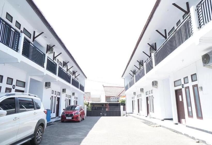 בית מלון כפרי Oyo Life 92886 Rumah Nyaman Radhika 2 Syariah