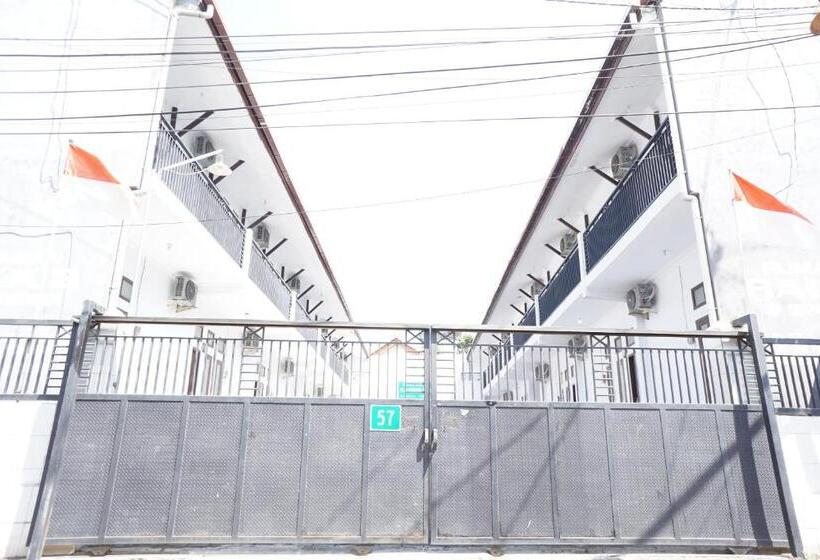 בית מלון כפרי Oyo Life 92886 Rumah Nyaman Radhika 2 Syariah