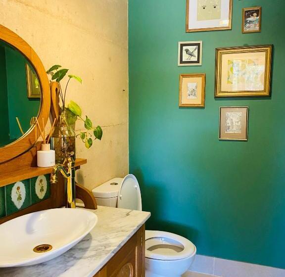 بنسيون Rammed Earth Retreat