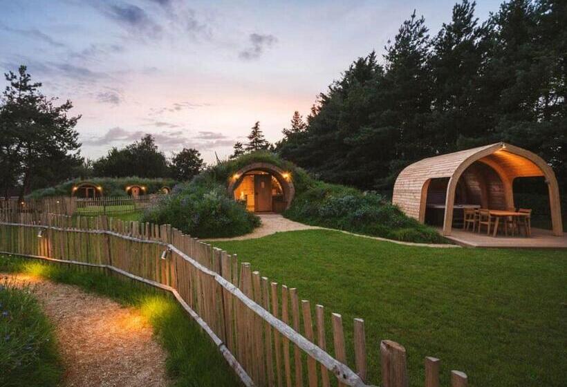 منتجع Luckington Burrows