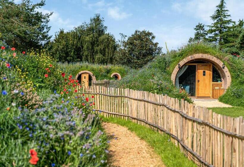 منتجع Luckington Burrows