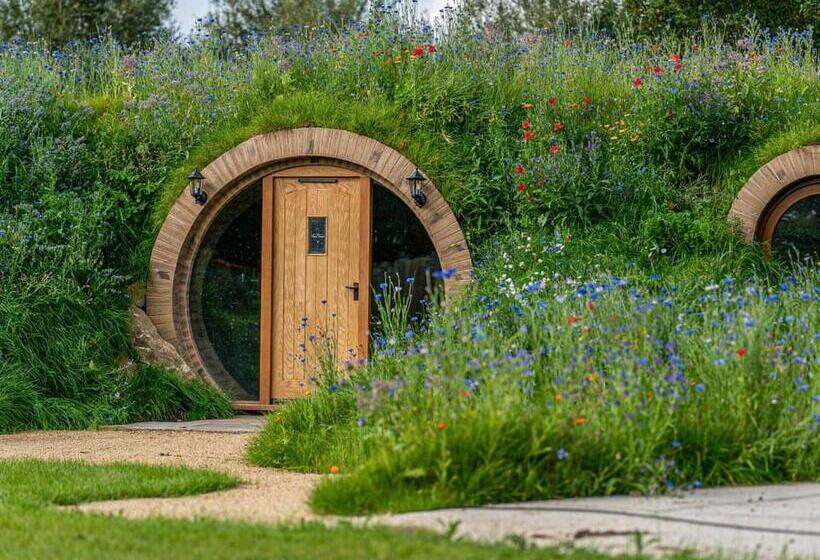 منتجع Luckington Burrows