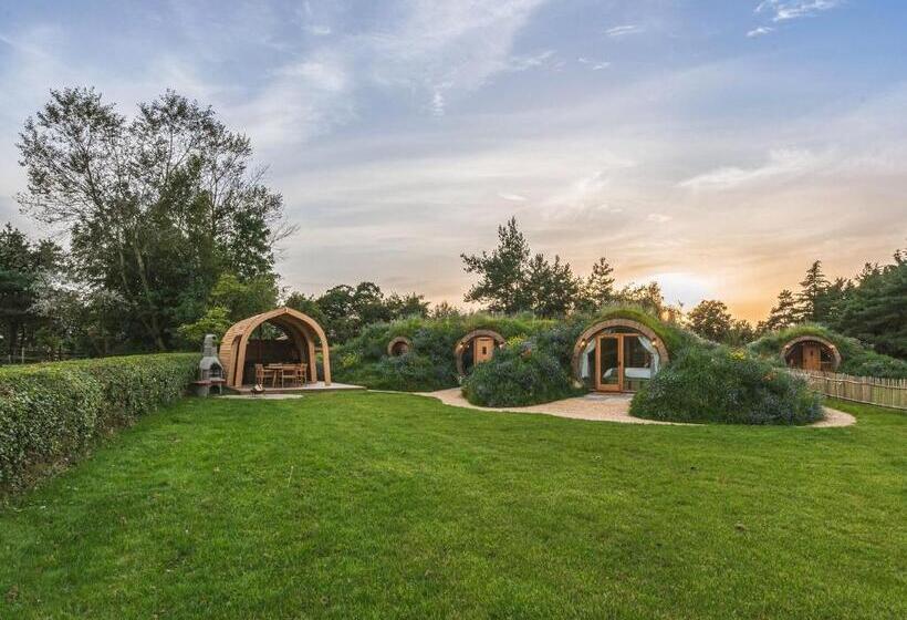 منتجع Luckington Burrows