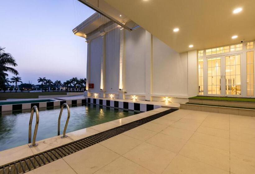 The Grand Monarch Hotel, Ujjain