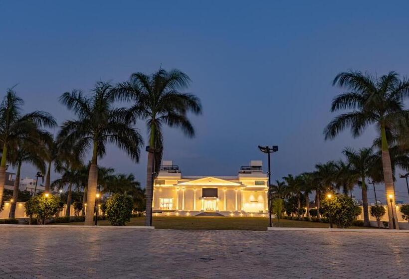 The Grand Monarch Hotel, Ujjain
