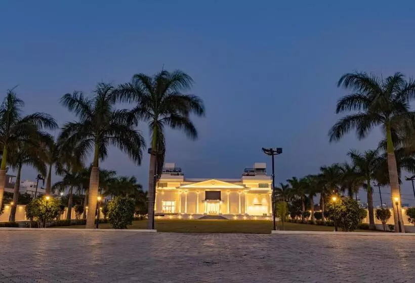 The Grand Monarch Hotel, Ujjain