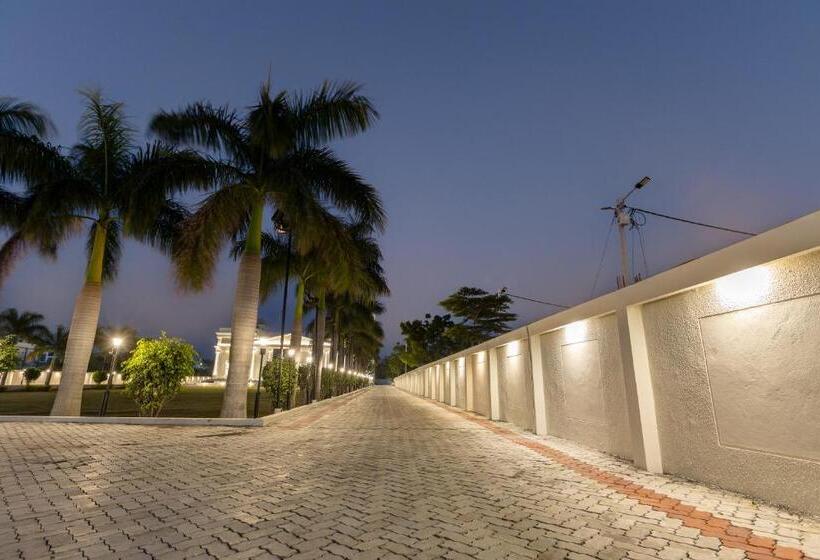 The Grand Monarch Hotel, Ujjain