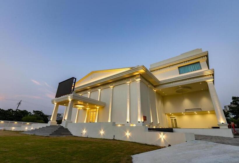 The Grand Monarch Hotel, Ujjain