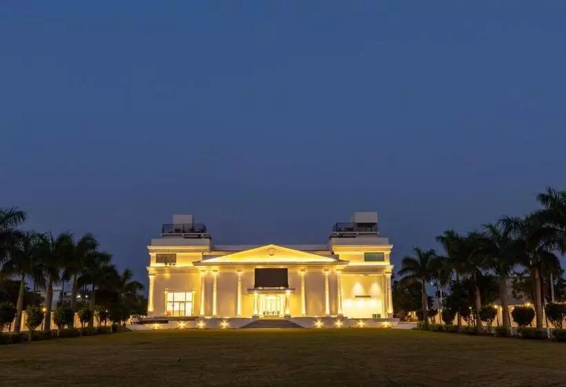 The Grand Monarch Hotel, Ujjain