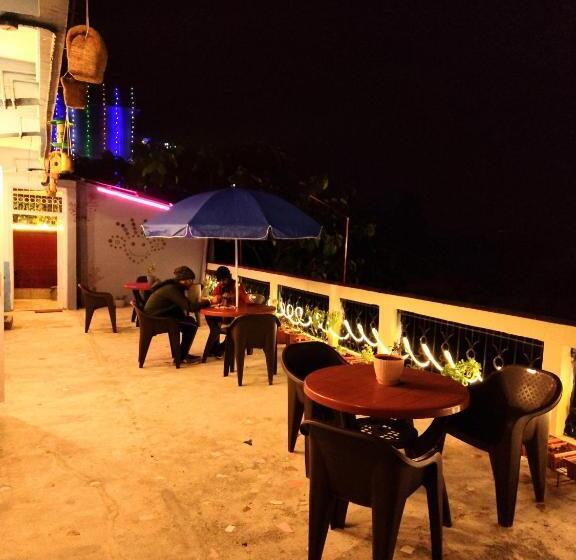 Hostel Hidden Monkey Backpackers, Railway Station, Darjeeling