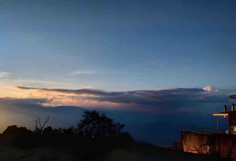 Hostel Hidden Monkey Backpackers, Railway Station, Darjeeling