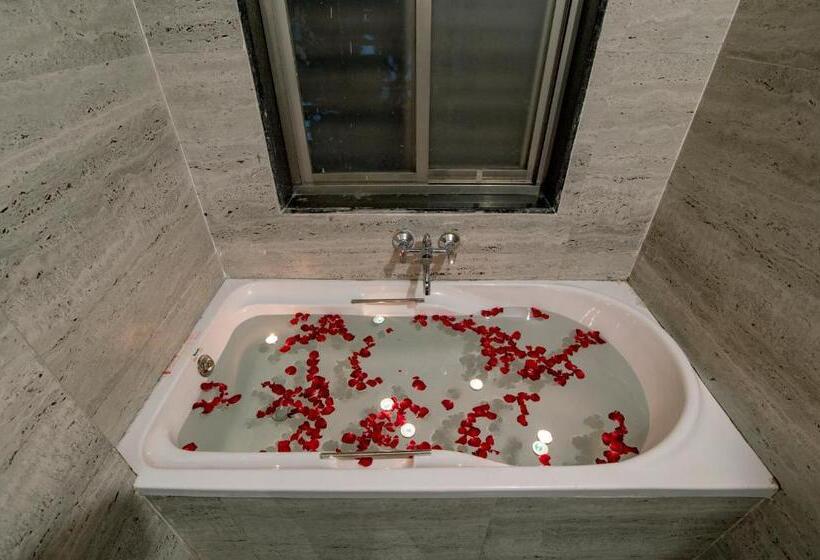 Freesia Resort By Express Inn