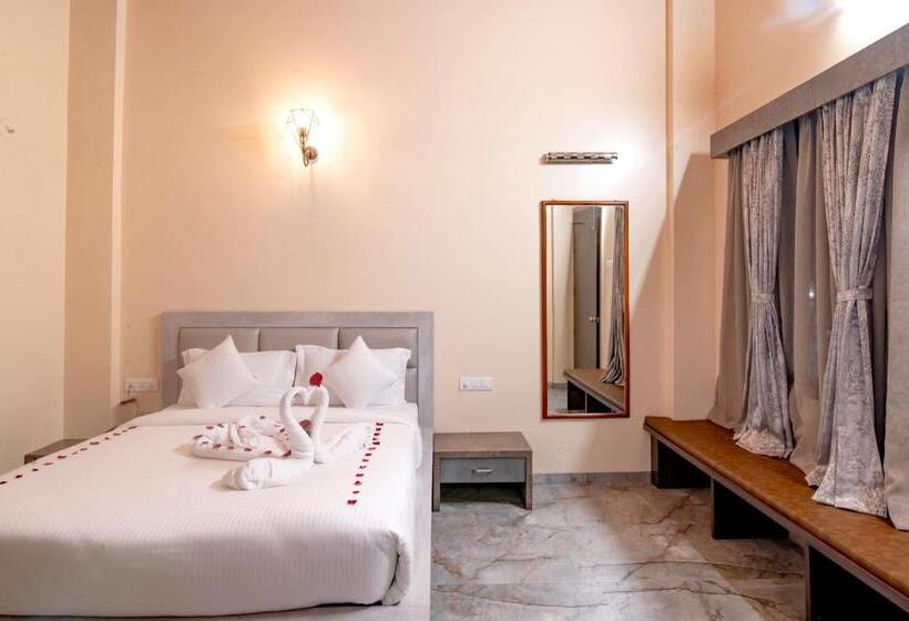 Freesia Resort By Express Inn