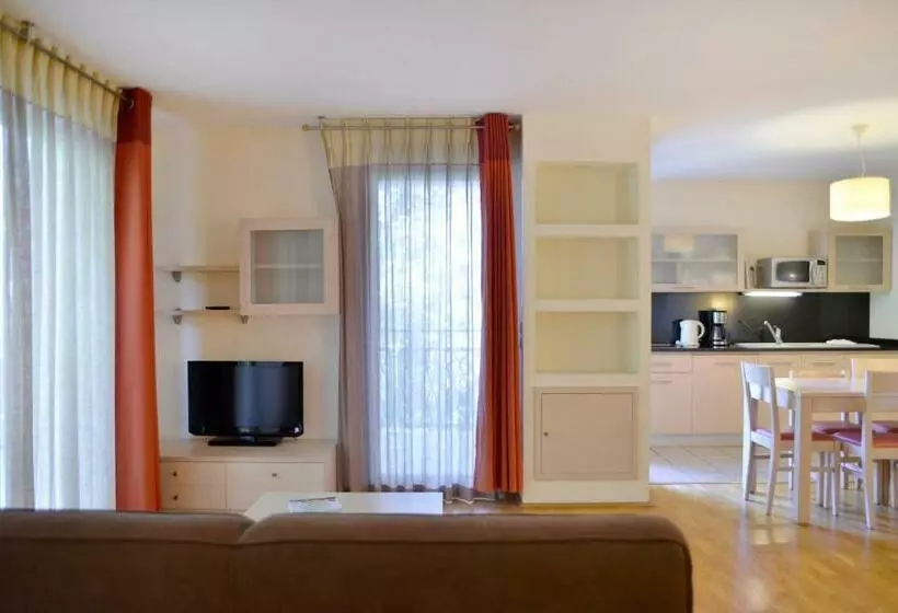 Adonis Divonne, Les Bains Résidence Du Lac