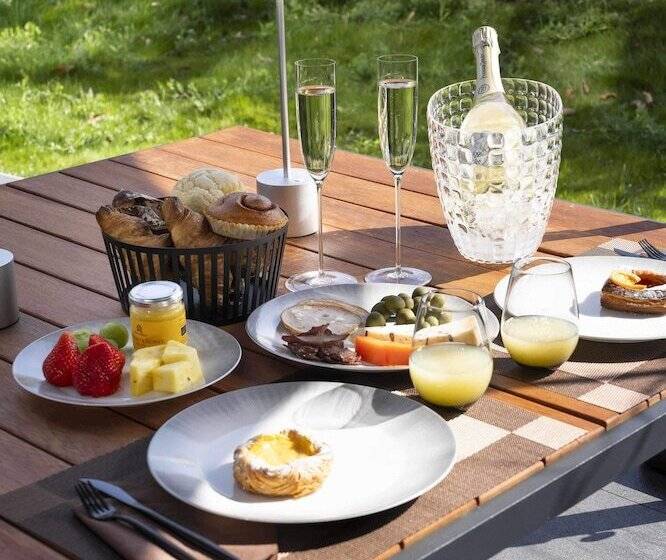 בית מלון כפרי Kamo Residences By Reflections