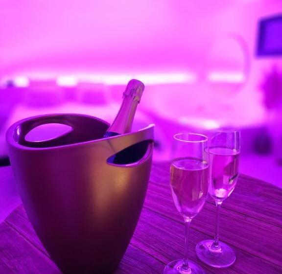 هتل Le Clos Des Délices Love Room Chambre Avec Spa, Terrasse Et Parking Privatif