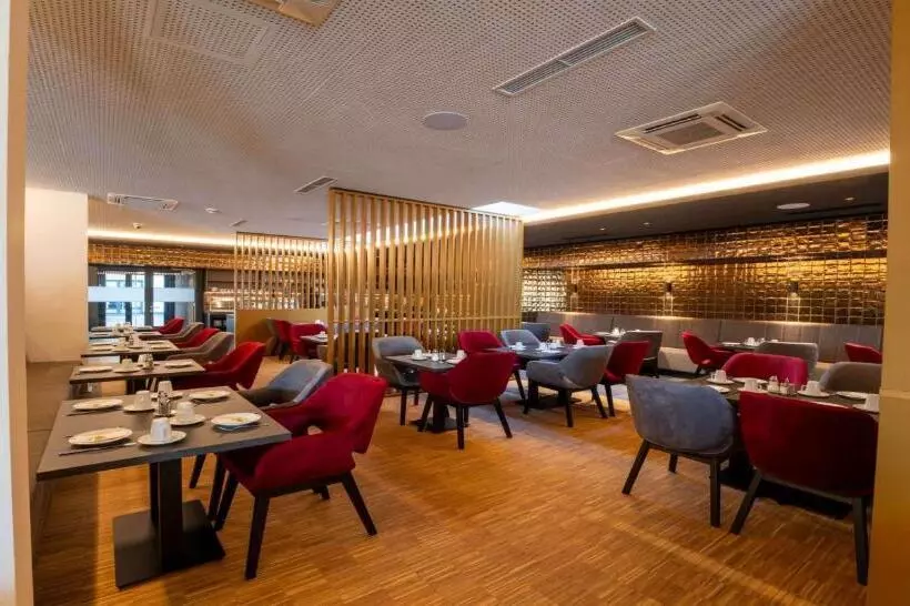 ホテル Plaza Inn Wiener Neustadt, Bw Signature Collection