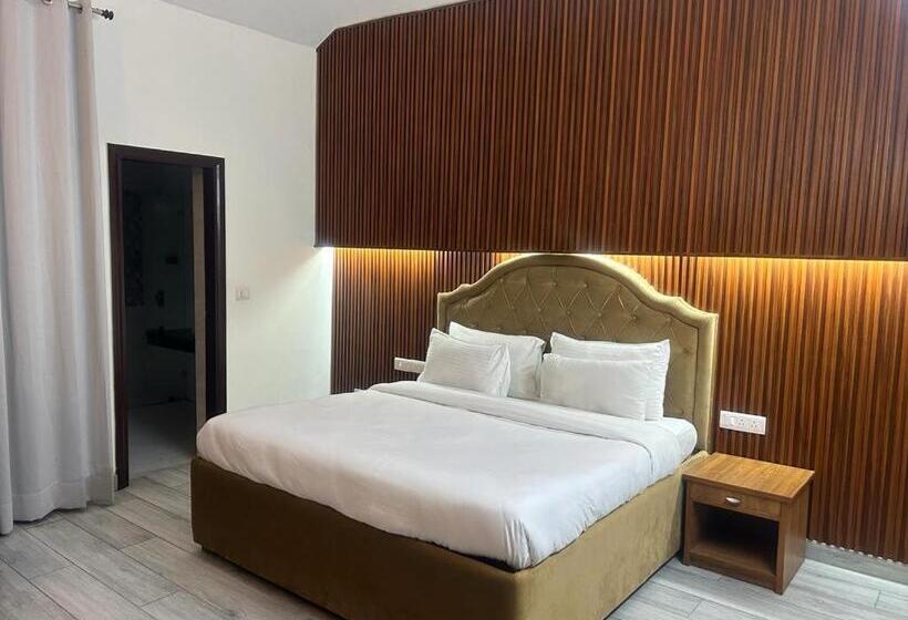 Hotel Tivoli Heritage Palace