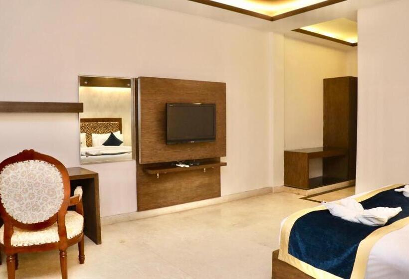 Hotel Tivoli Heritage Palace