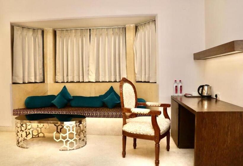 Hotel Tivoli Heritage Palace