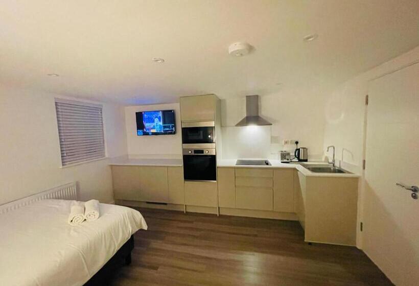 Pansiyon Riverside En Suite Double Room E14