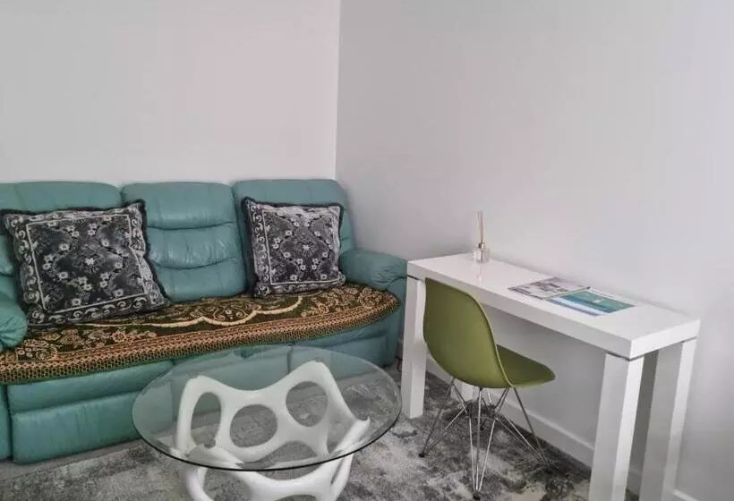 ペンション Trundle Bed  With Office Desk, Small Room
