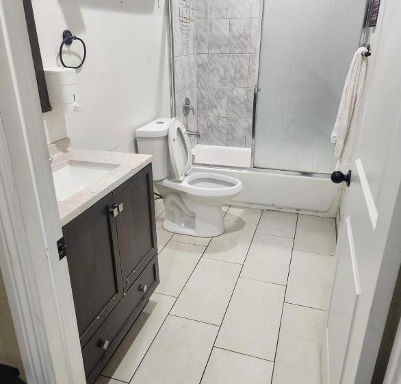 Schronisko Affordable Socal Living