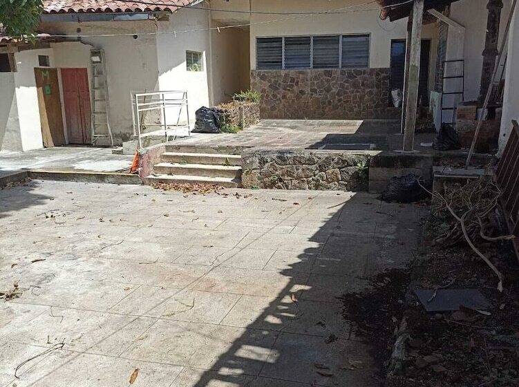 هاستل Hostal Y Hotel Villa Morena