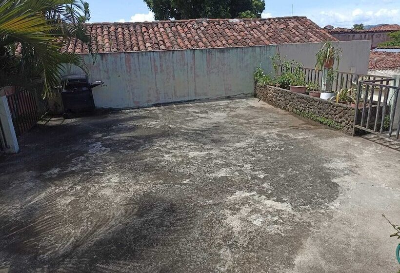 هاستل Hostal Y Hotel Villa Morena