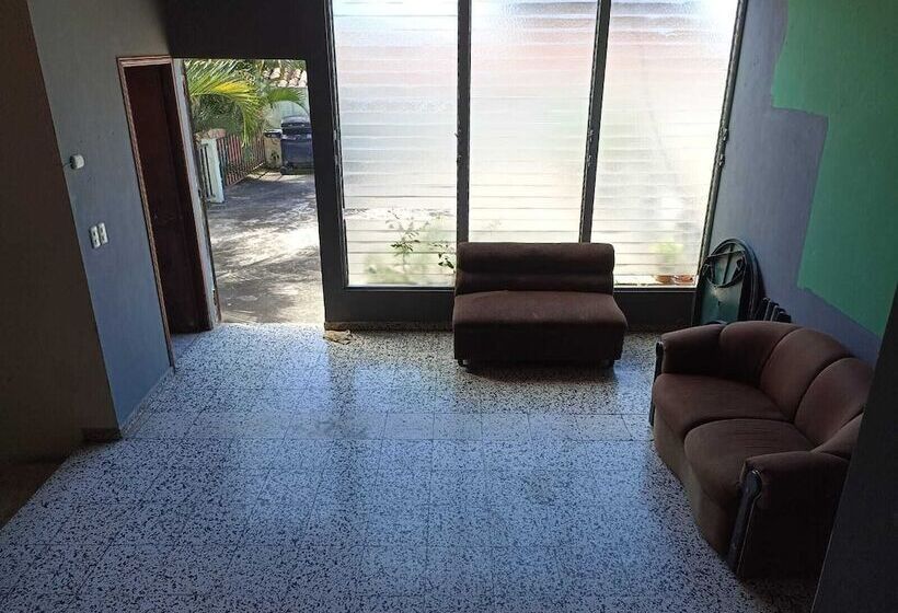 هاستل Hostal Y Hotel Villa Morena